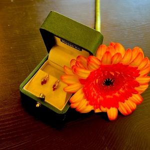 Gold and garnet stud earrings